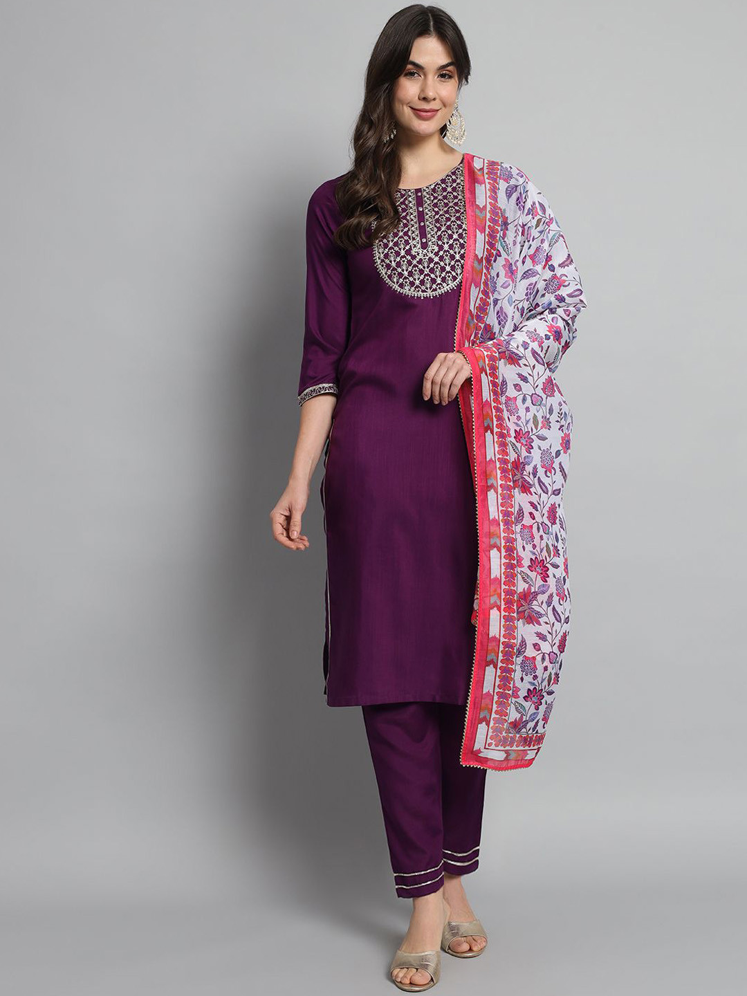 

NIJANAND TEXTILE Floral Yoke Design Sequinned Straight Kurta With Trousers & Dupatta, Burgundy