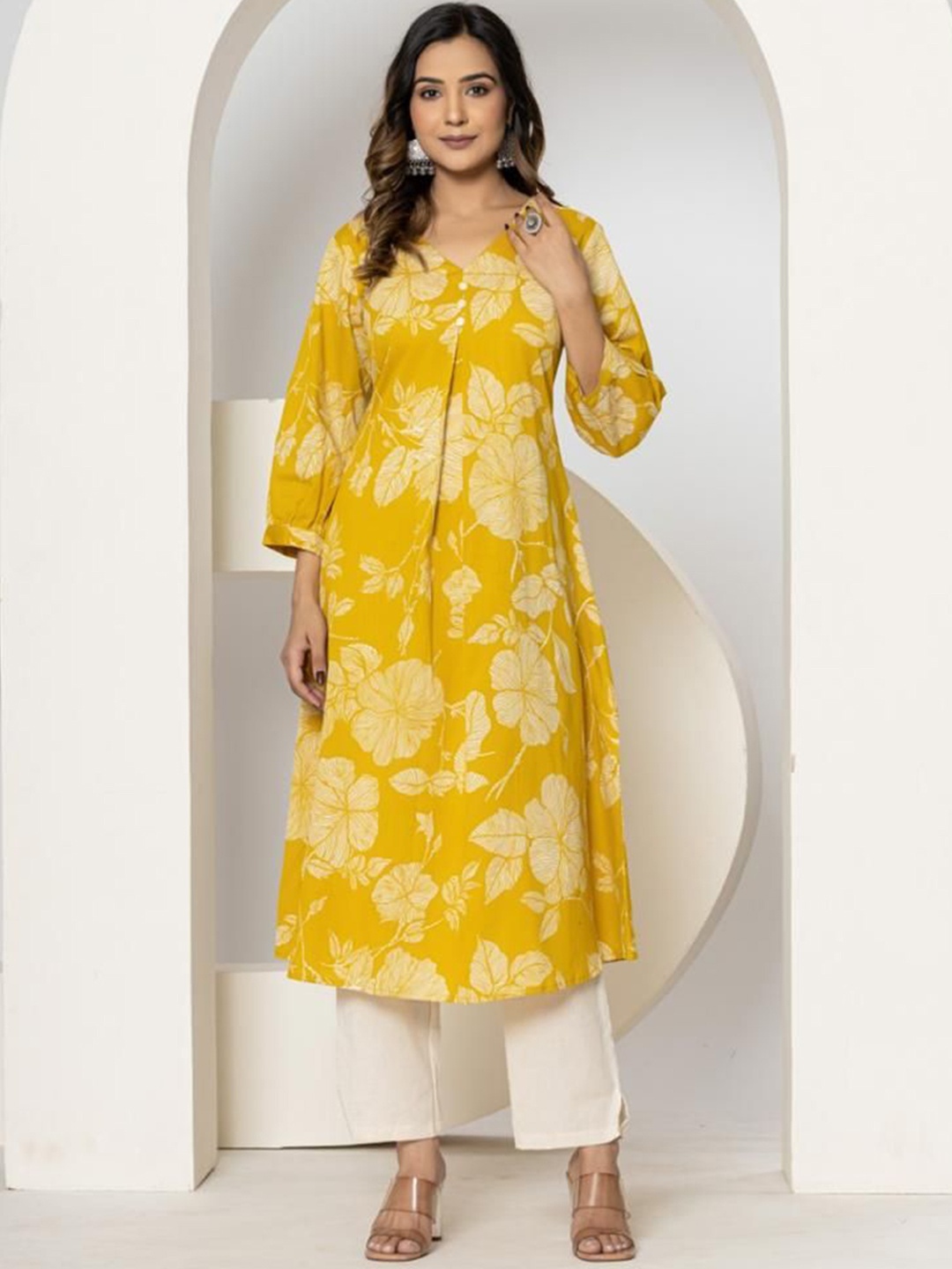 

INDYES Floral Printed V-Neck Regular Pure Cotton A-Line Kurta With Trouser, Mustard