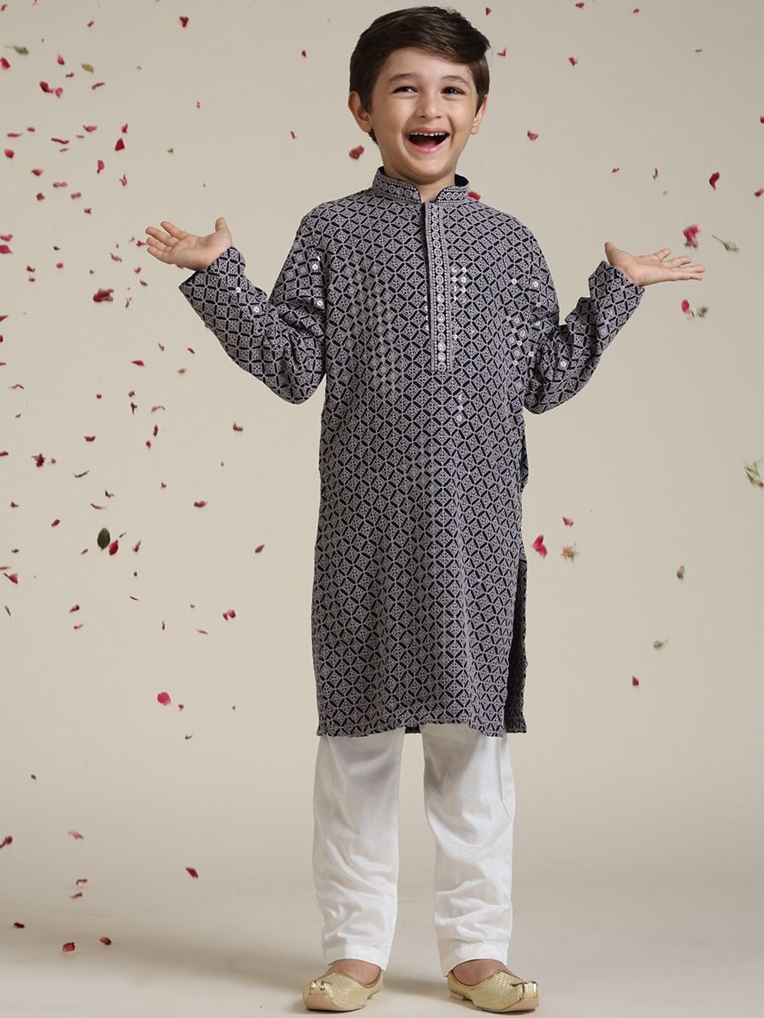 

Manyavar Boys Geometric Embroidered Chikankari Sequinned Straight Kurta With Pyjamas, Grey