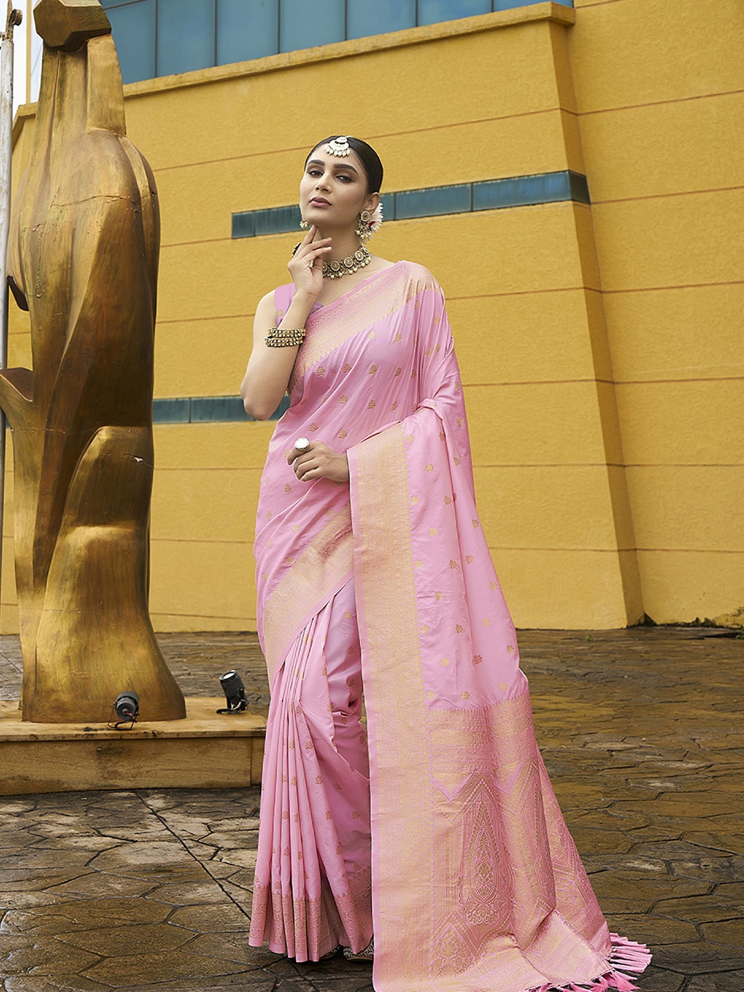 

KAYOMMI Floral Zari Pure Silk Banarasi Saree, Pink