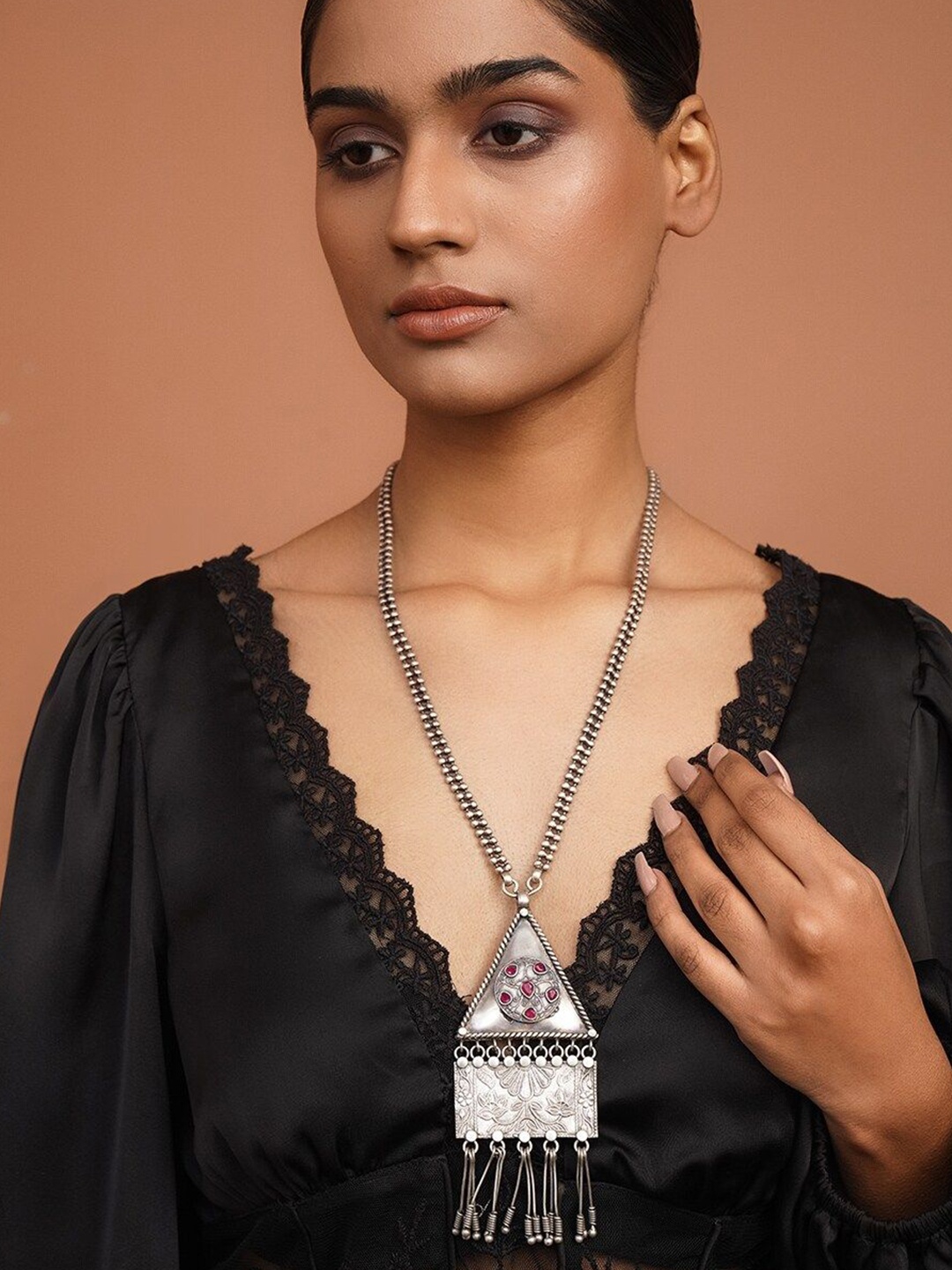 

JAYPORE Stone Studded Brass Necklace, Silver