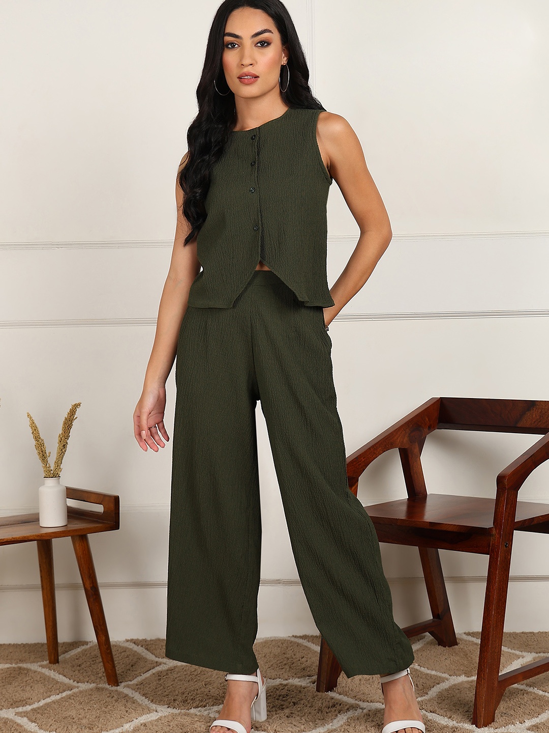 

Fashfun Sleeveless Shirt With Mid-Rise Trouser, Olive