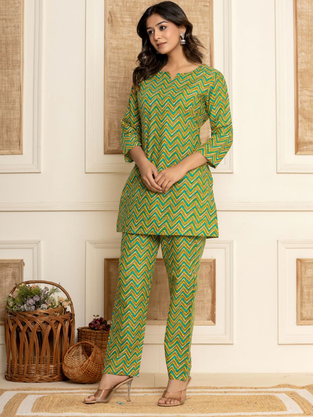 

DHANOTA Women Zigzag Printed Cotton Tunic With Trousers Co-Ords, Green