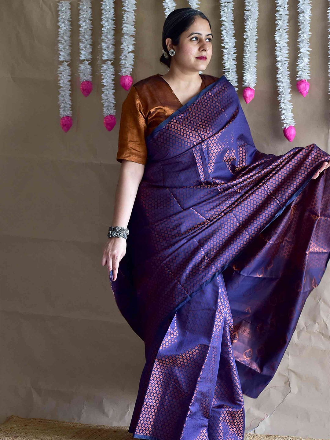 

Sundarii Woven Design Art Silk Banarasi Saree, Violet