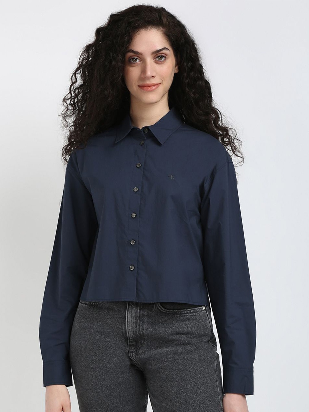 

Calvin Klein Jeans Women Cutaway Collar Solid Cotton Relaxed Fit Casual Shirt, Blue