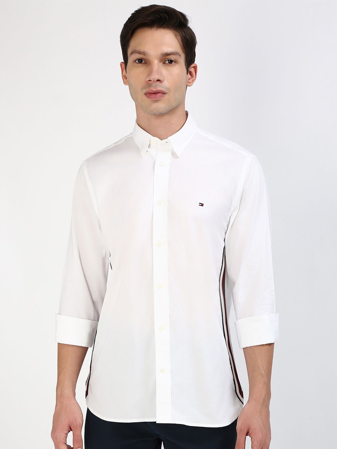 

Tommy Hilfiger Men Cutaway Collar Solid Cotton Casual Shirt, White