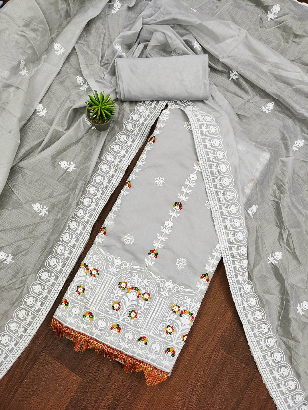 

Maroosh Floral Embroidered Thread Work Unstitched Dress Material, Grey