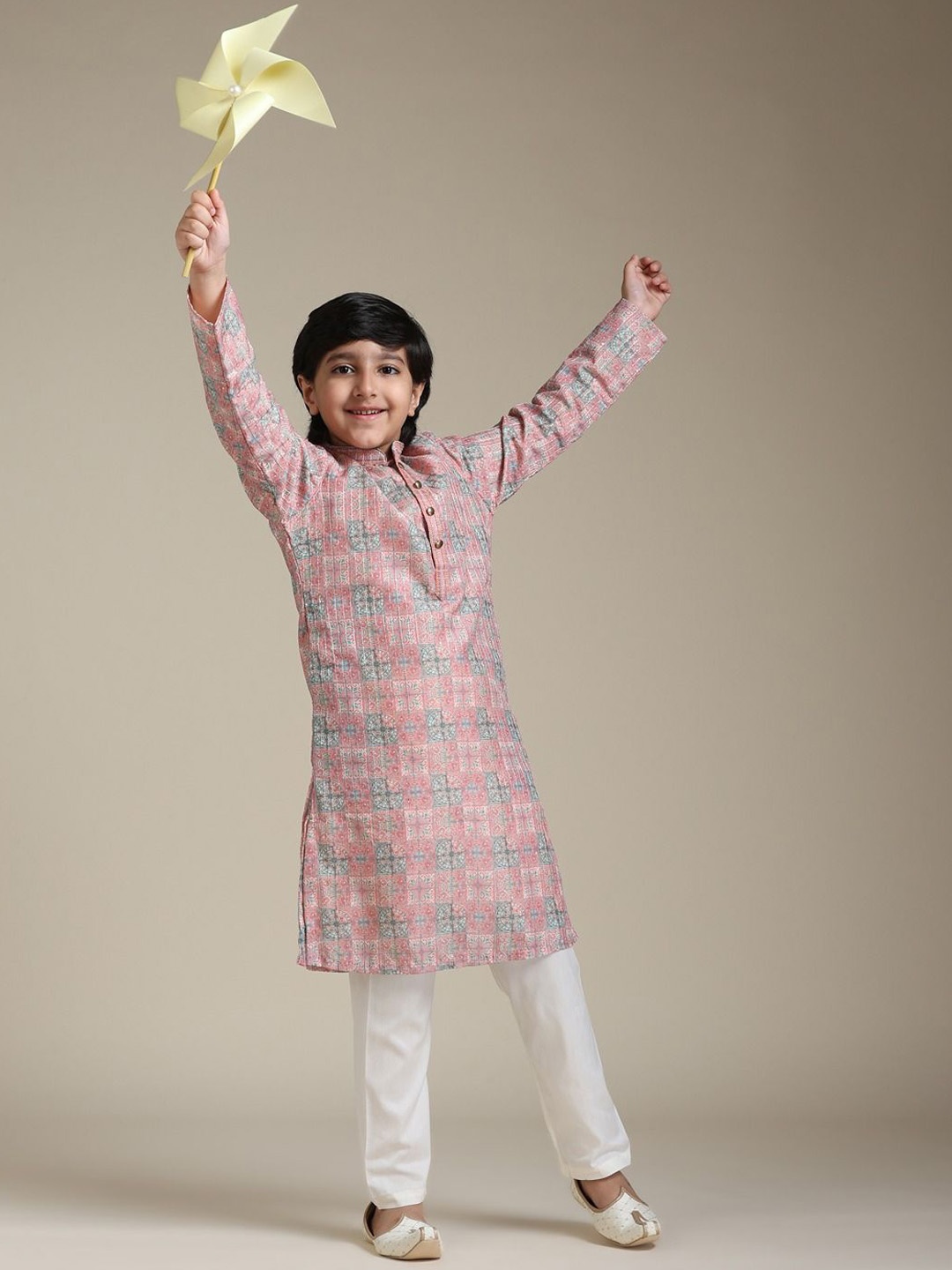 

Manyavar Boys Ethnic Motifs Printed Sequinned Straight Kurta with Trouser, Pink