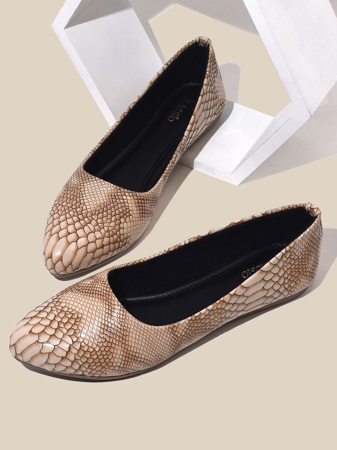

YASSIO Women Embellished Ballerinas Flats, Beige