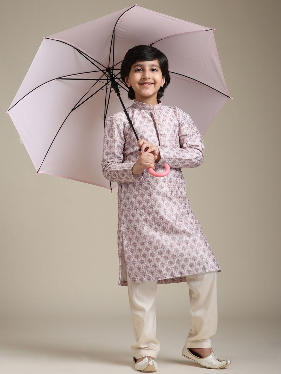 

Manyavar Boys Floral Printed Mandarin Collar Thread Work Straight Kurta With Pyjamas, Peach