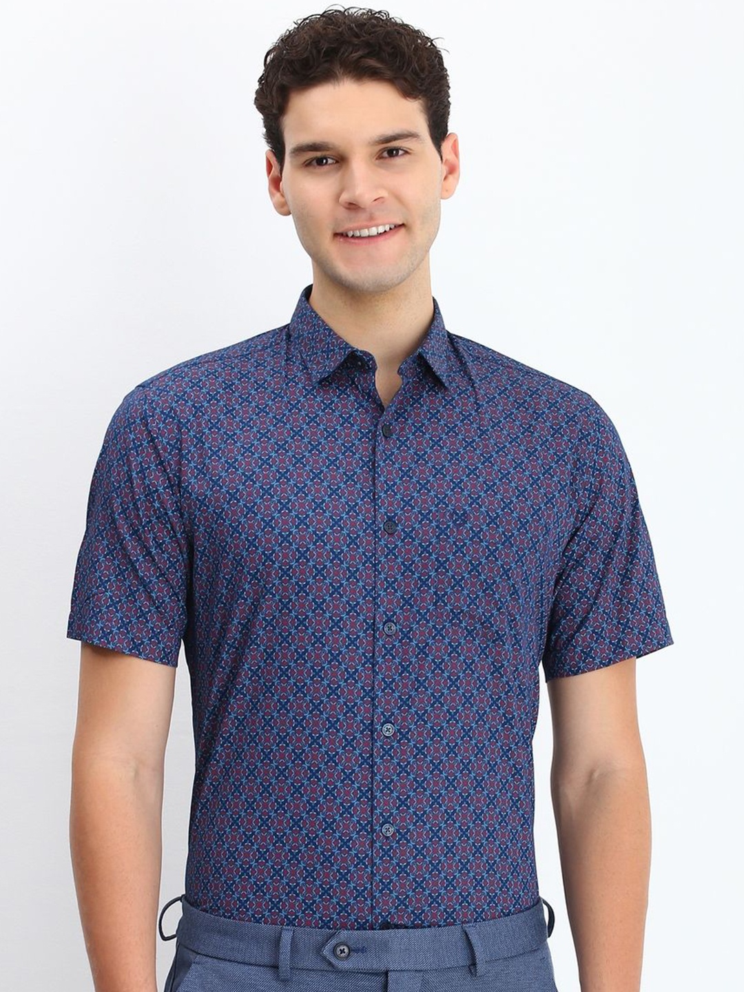 

Allen Solly Men Spread Collar Geometric Printed Cotton Slim Fit Formal Shirt, Navy blue