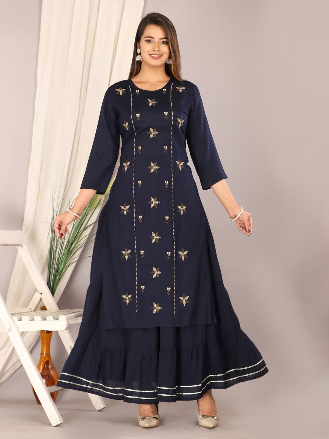 

Mehsoos Floral Embroidered Straight Kurta with Skirt, Navy blue