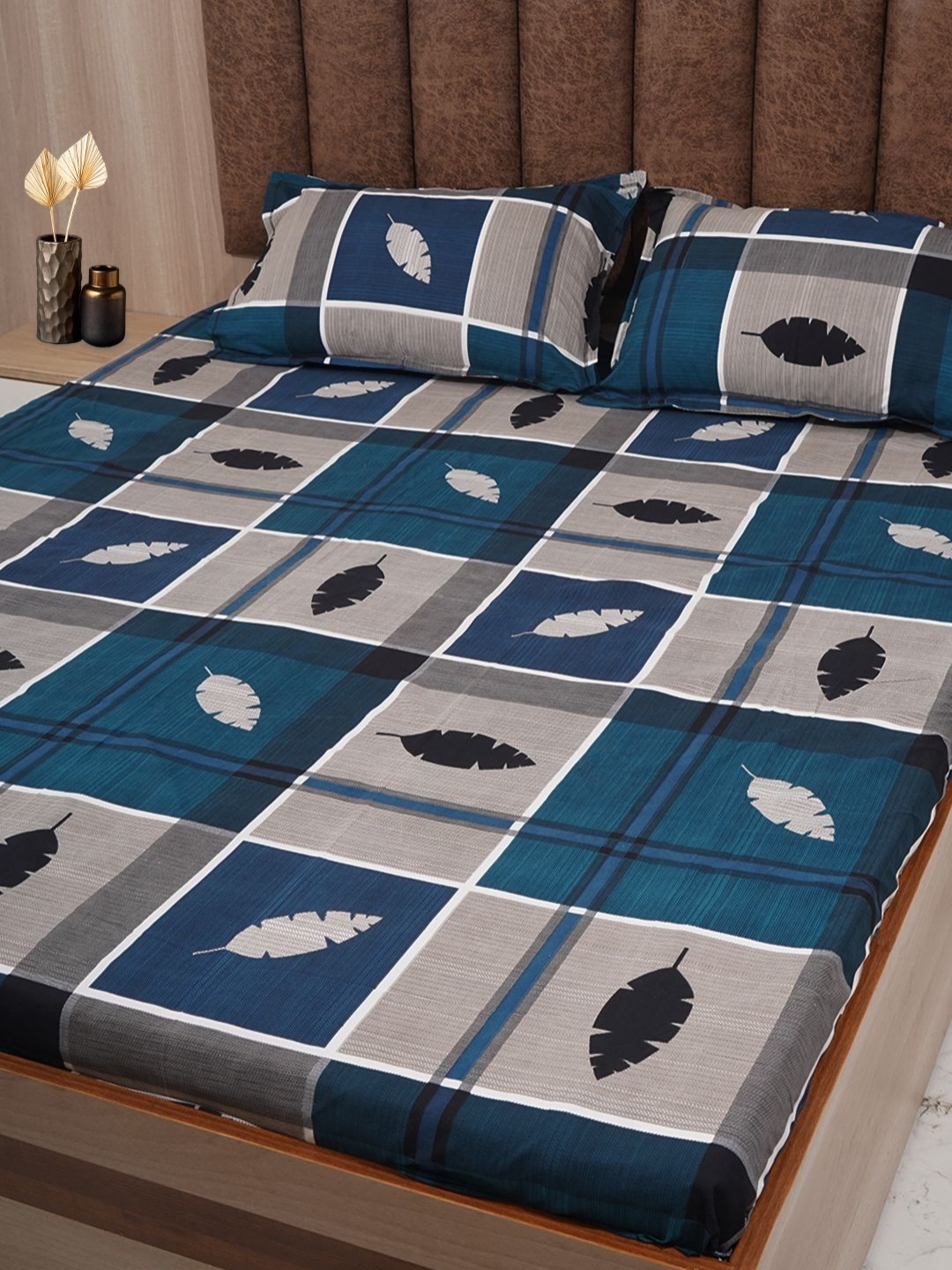 

Adwitiya Blue & Beige Geometric 210 TC Double Queen Bedsheet with 2 Pillow Covers