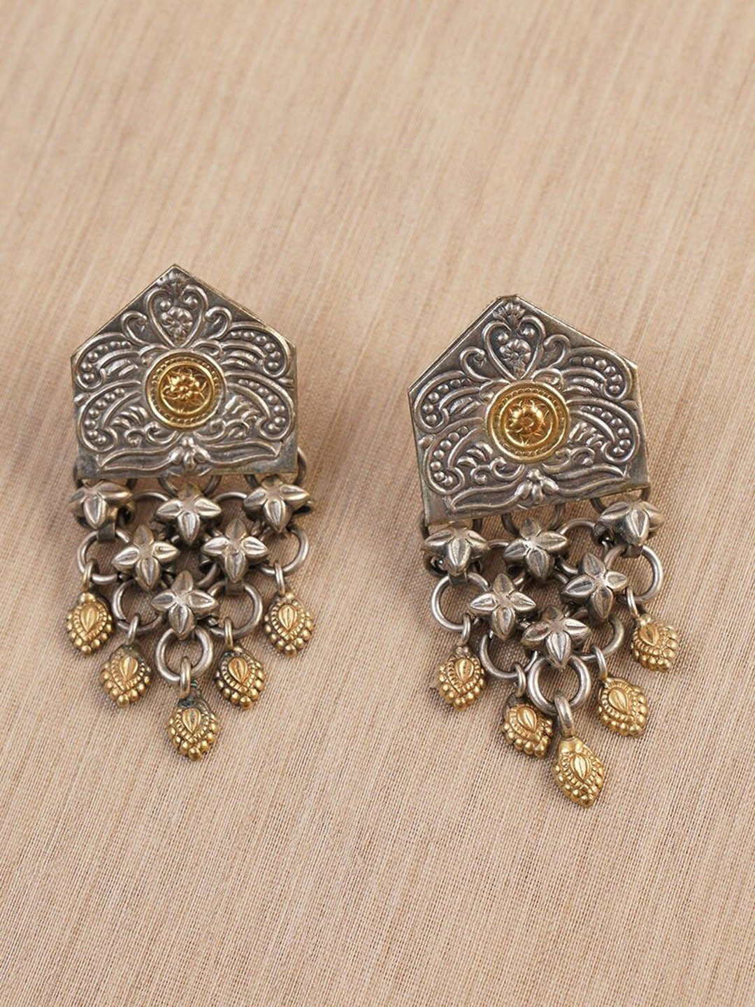 

JAYPORE Contemporary Quartz Studs Earrings, Silver