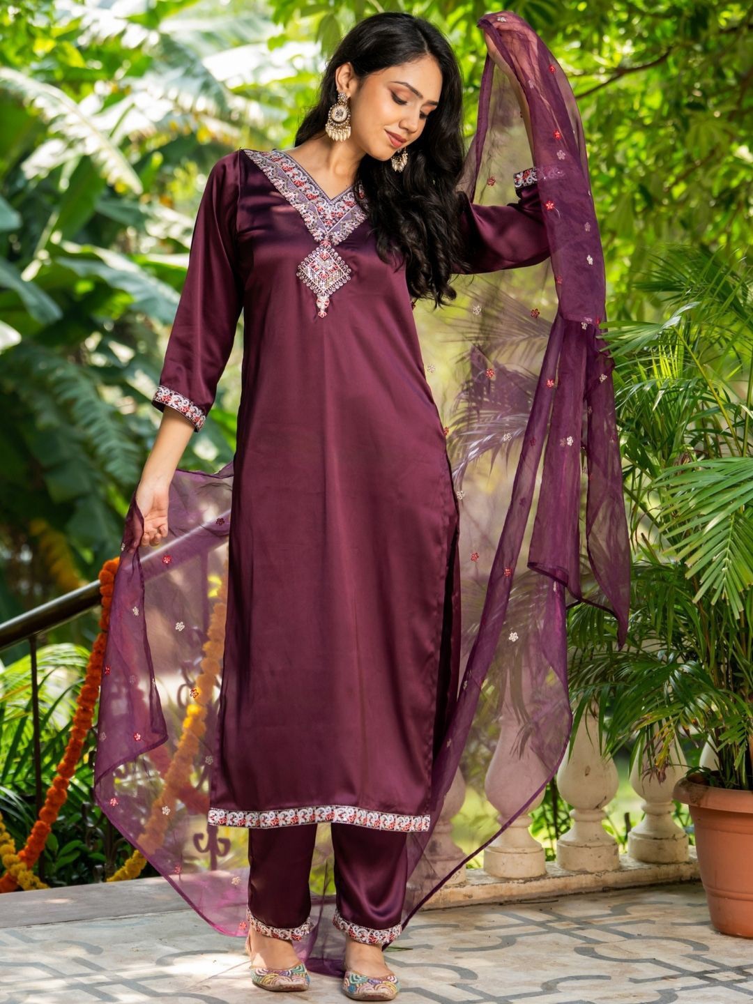 

HOUSE OF JAMOTI Floral Embroidered Sequinned Straight Kurta with Trousers & Dupatta, Burgundy