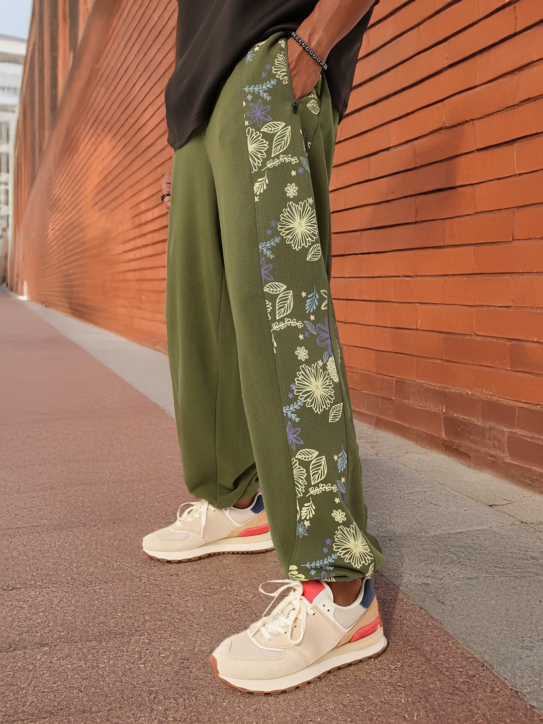 

Kook N Keech Men Indie Street Aesthetics Floral Printed Baggy Cotton Terry Joggers, Olive