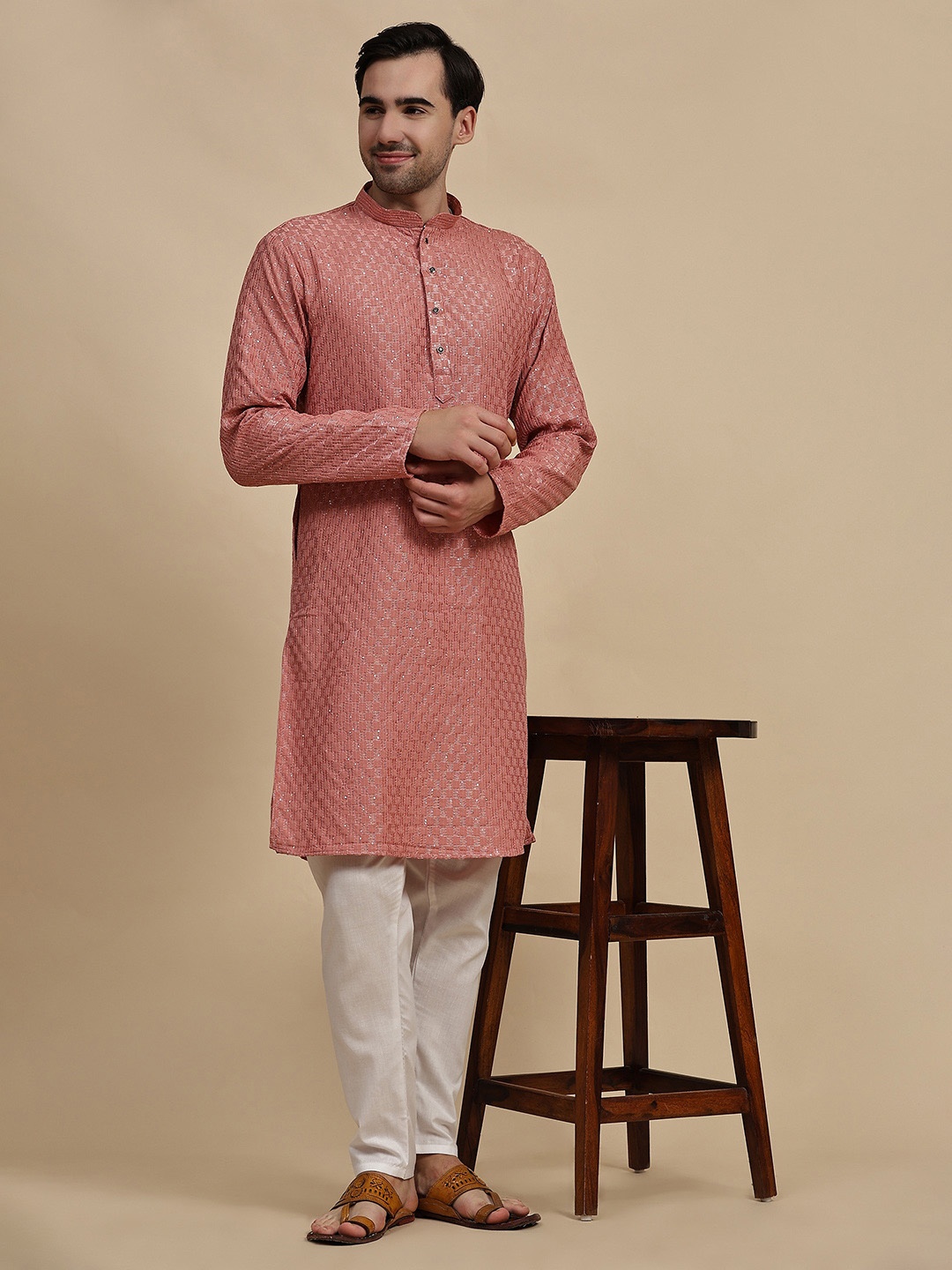 

Pro-Ethic STYLE DEVELOPER Embroidered Sequinned Jacquard Weave Pure Cotton Kurta & Pyjamas, Pink