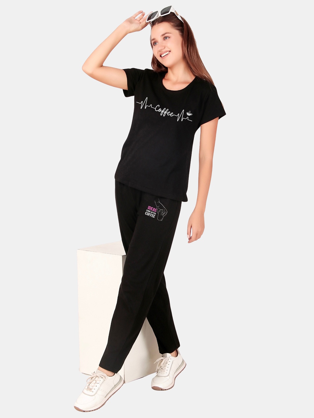 

Fasense Women Printed Pure Cotton T-Shirt & Trousers Co-Ords, Black