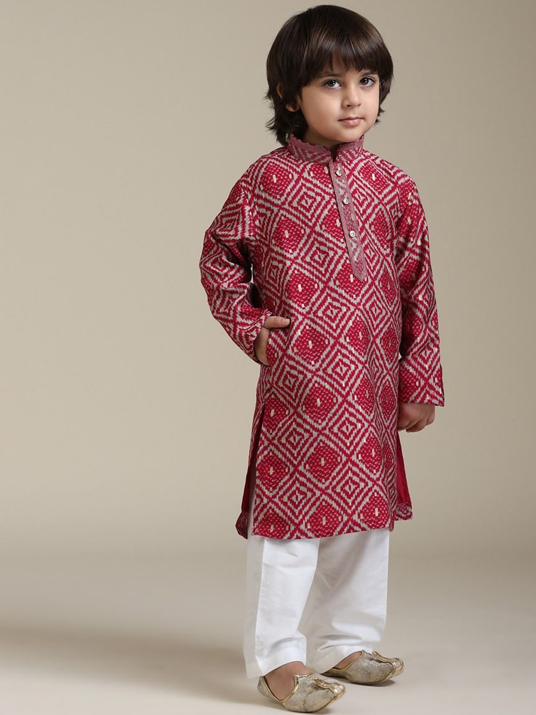 

Manyavar Boys Geometric Printed Mandarin Collar Straight Kurta with Trouser, Pink