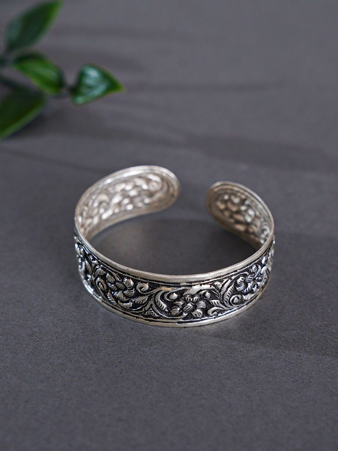 

JAYPORE Silver Textured Bangle