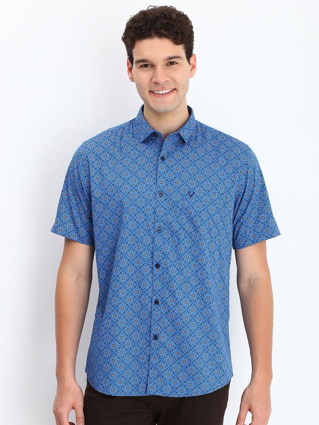 

Allen Solly Men Spread Collar Geometric Printed Cotton Slim Fit Casual Shirt, Blue
