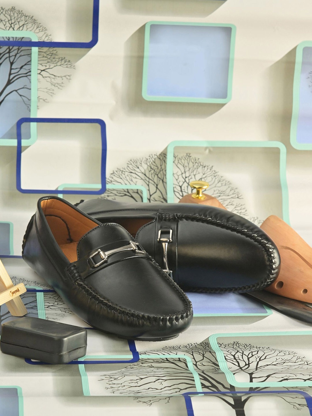

Provogue Men Round Toe Loafers, Black