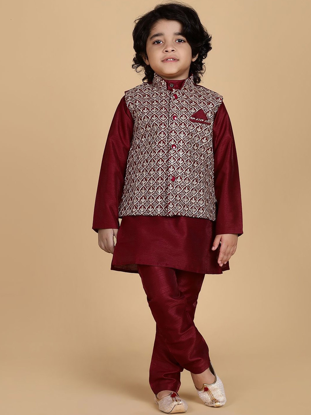 

Ridokidz Boys Mandarin Collar Straight Kurta With Pyjama & Nehru jacket, Maroon