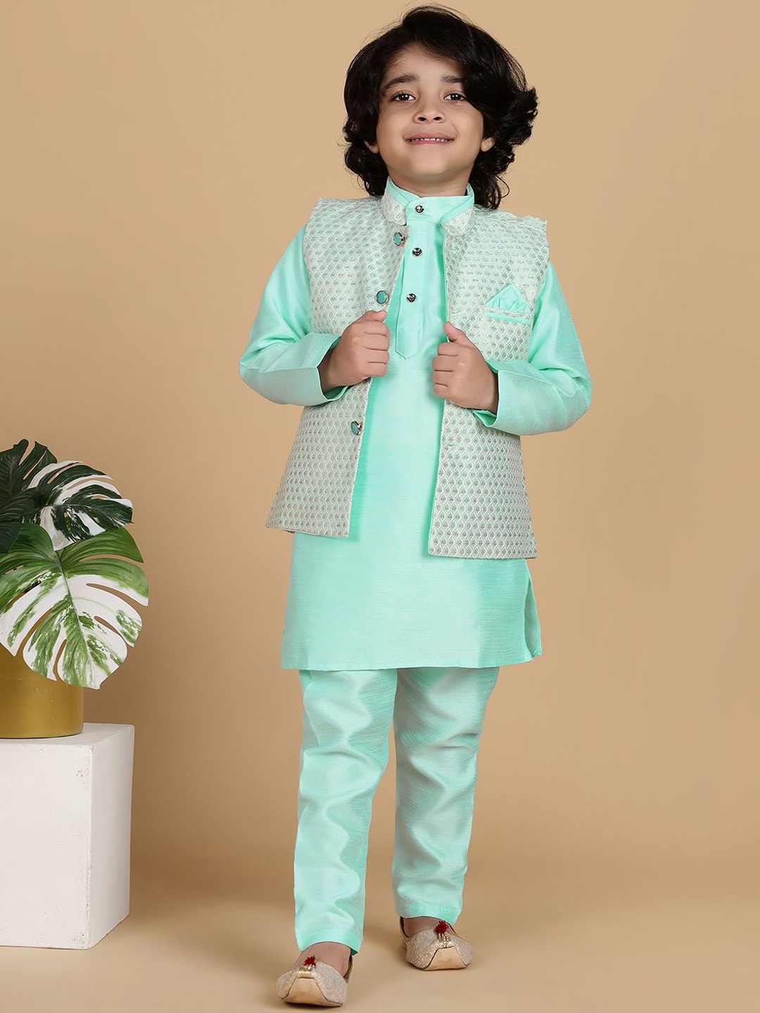 

Ridokidz Boys Mandarin Collar Straight Kurta With Pyjama & Nehru jacket, Sea green