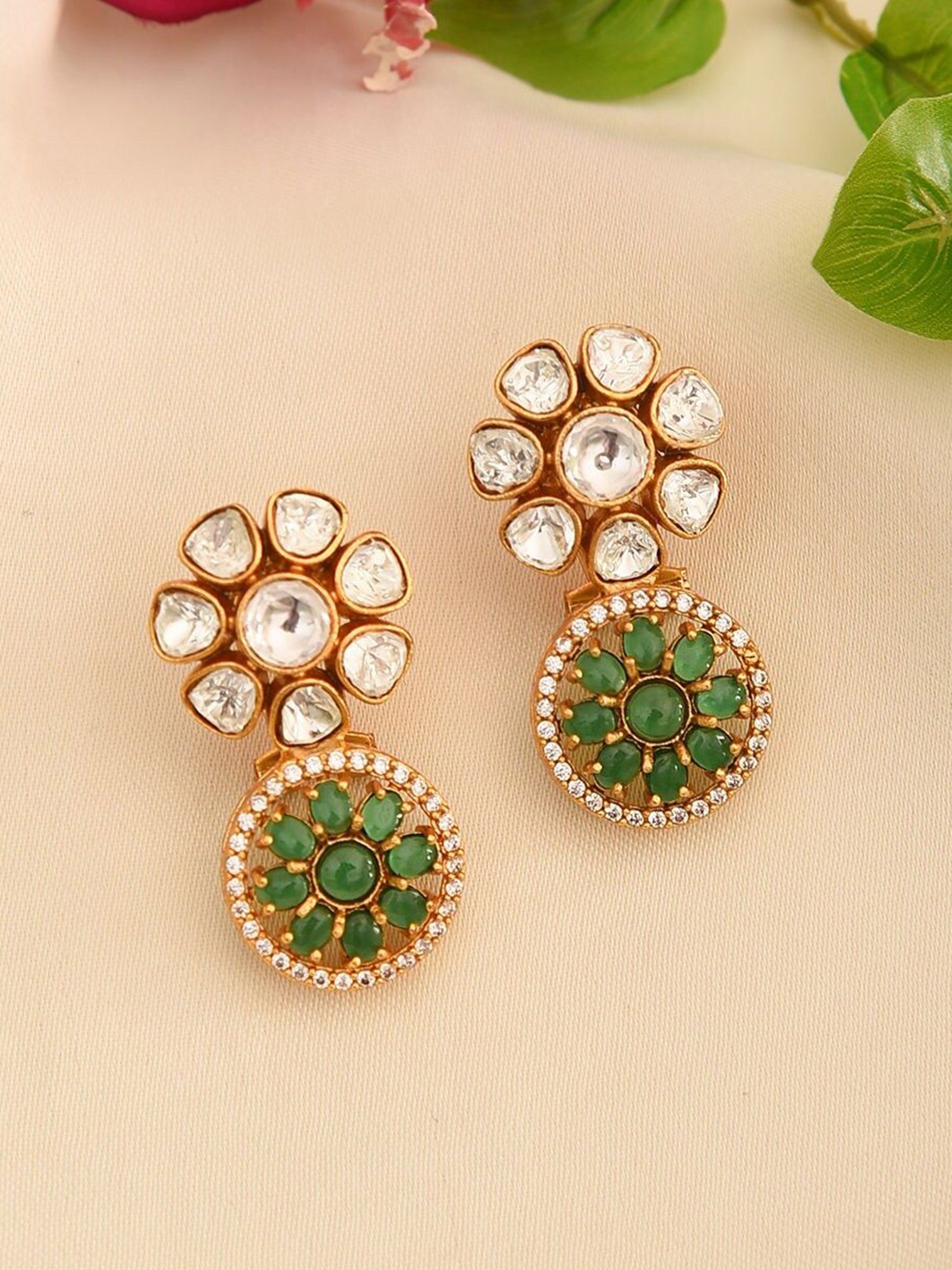 

JAYPORE Kundan Studded Contemporary Studs Earrings, Gold