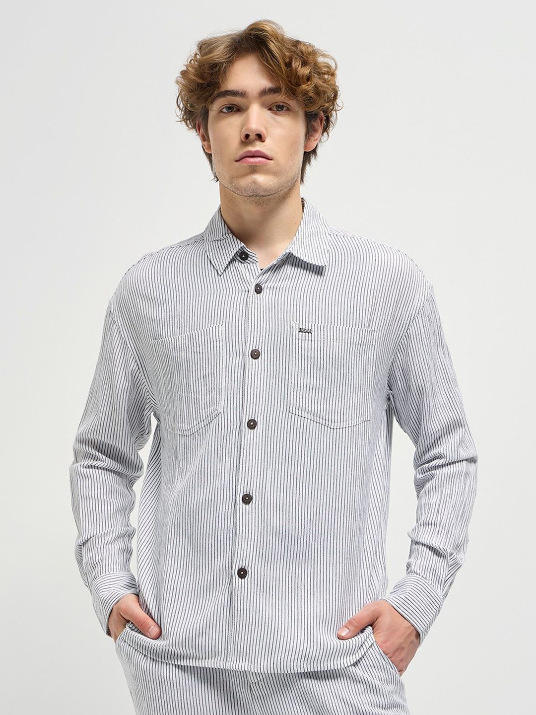 

THE BEAR HOUSE Men Spread Collar Pinstripes Striped Casual Shirt, Grey