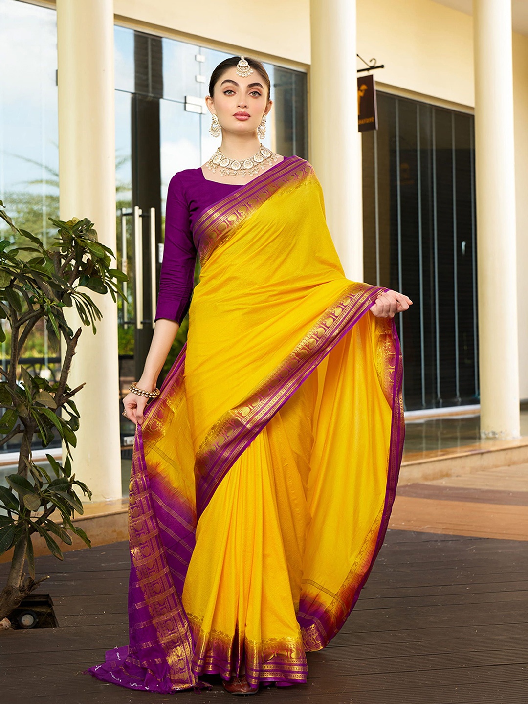 

KAYOMMI Zari Pure Crepe Banarasi Saree, Yellow