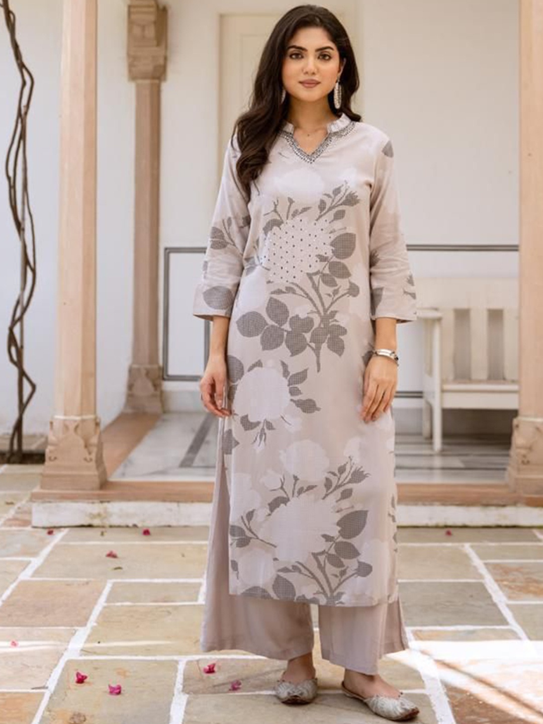 

Anouk Floral Printed Regular Thread Work Straight Kurta with Trousers, Grey