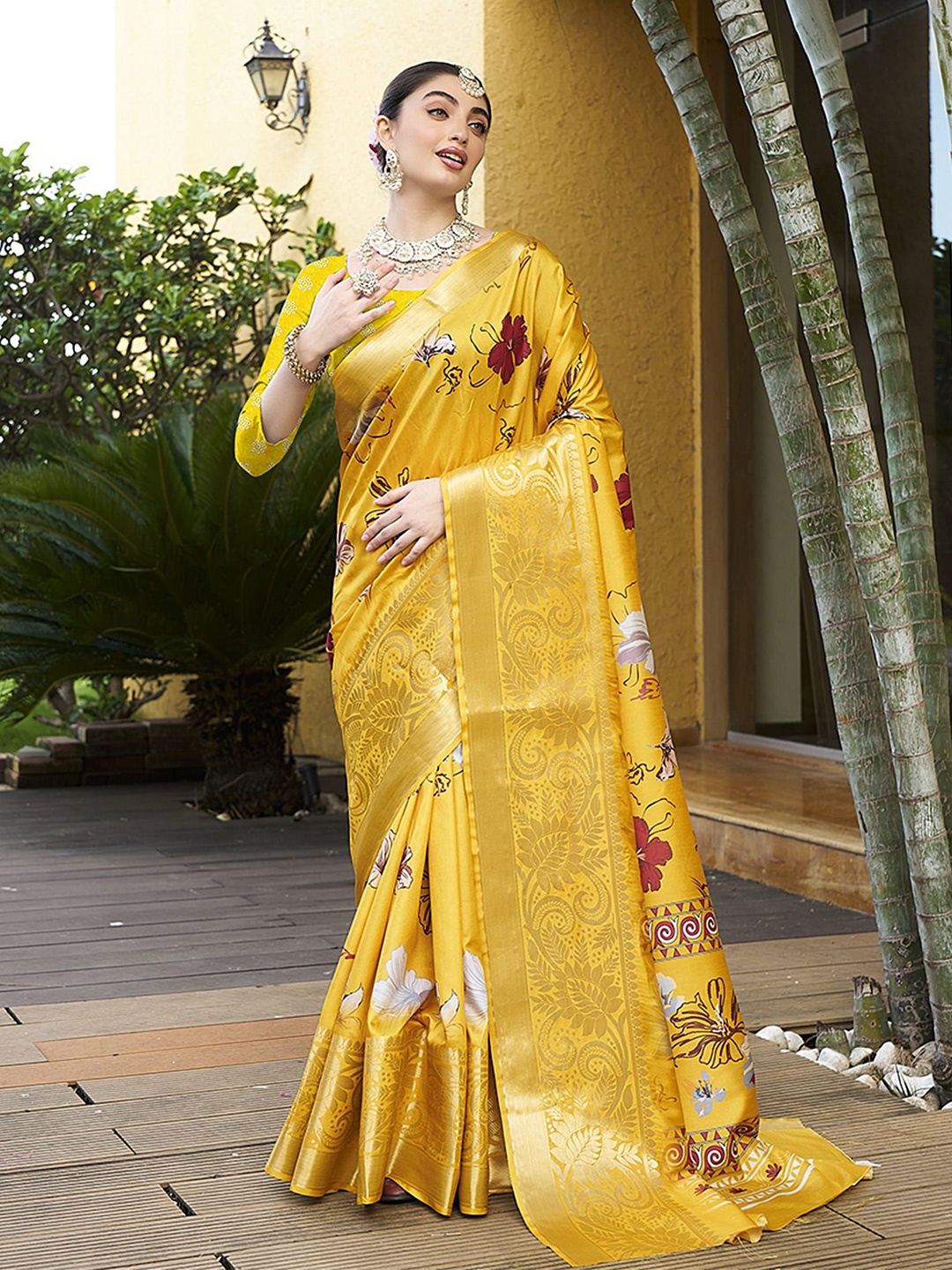 

KAYOMMI Woven Design Zari Pure Crepe Baluchari Saree, Yellow