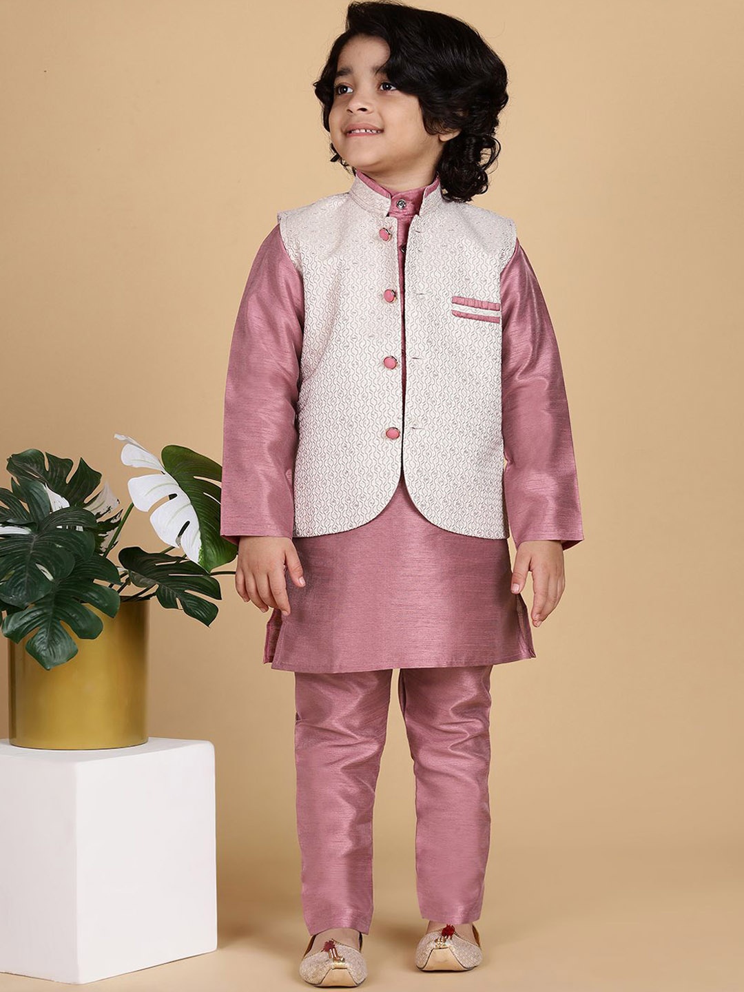 

Ridokidz Boys Mandarin Collar Straight Kurta With Pyjama & Nehru jacket, Pink