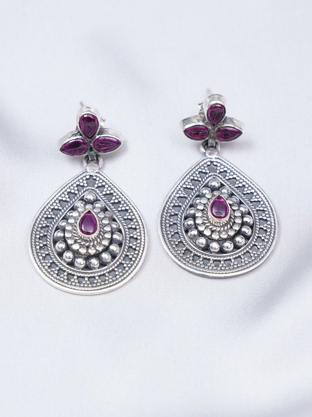 

JAYPORE Pure Silver Emerald Studded Contemporary Drop Earrings