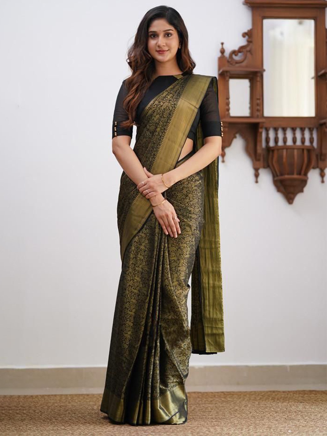 

MAHALASA Woven Design Kanjeevaram Saree, Black