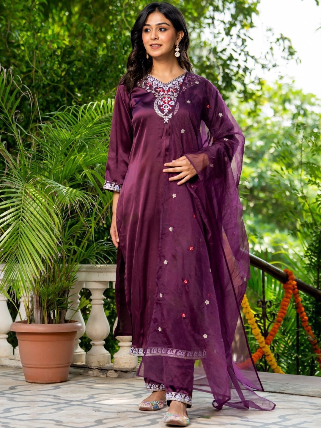 

HOUSE OF JAMOTI Floral Embroidered Thread Work Kurta with Trousers & Dupatta, Burgundy