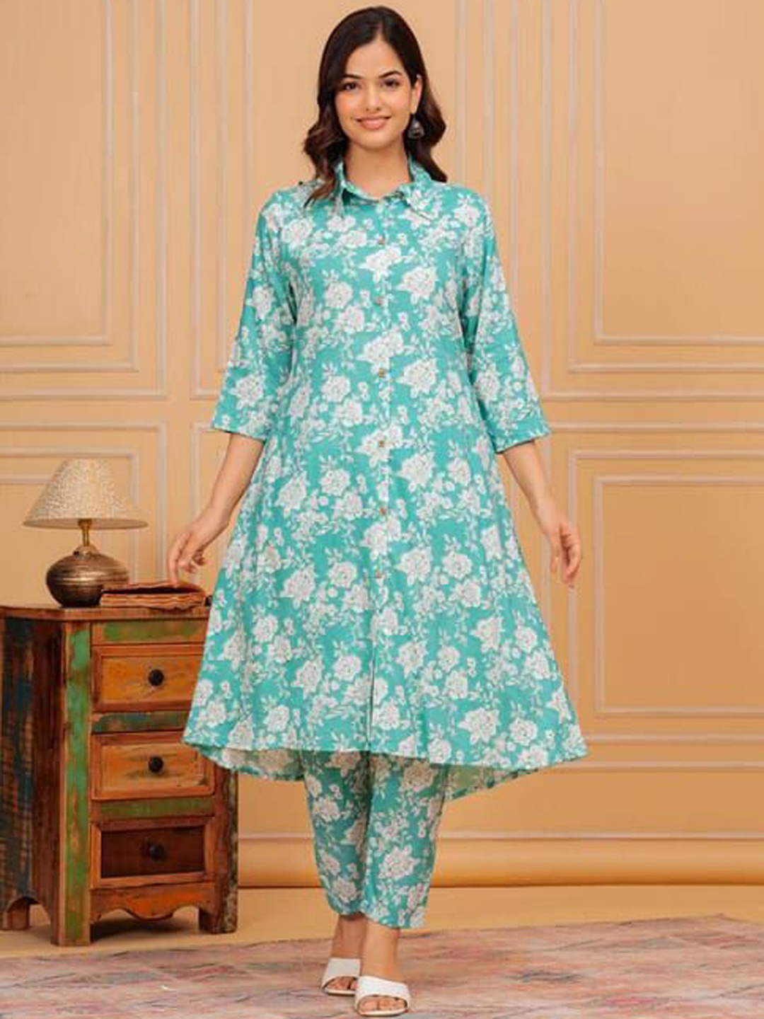 

MILAAV Floral Printed Kurta with Trouser, Blue