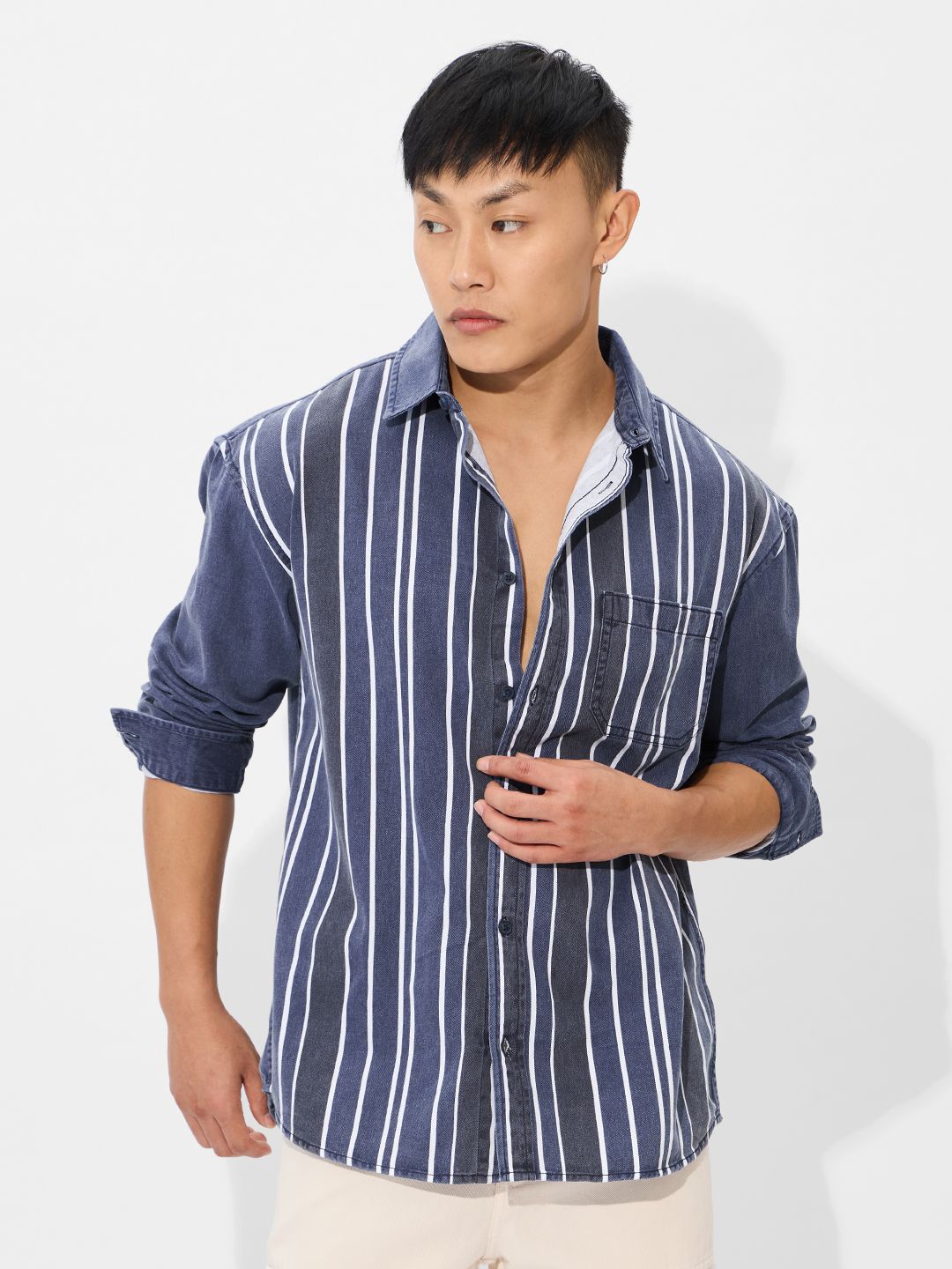 

The Souled Store Men Spread Collar Vertical Striped Cotton Relaxed Fit Casual Shirt, Navy blue