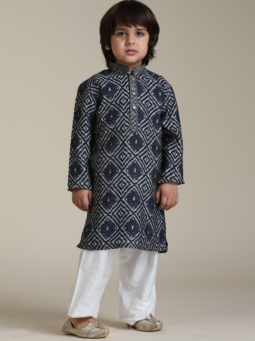 

Manyavar Boys Geometric Printed Mandarin Collar Straight Kurta With Churidar, Blue