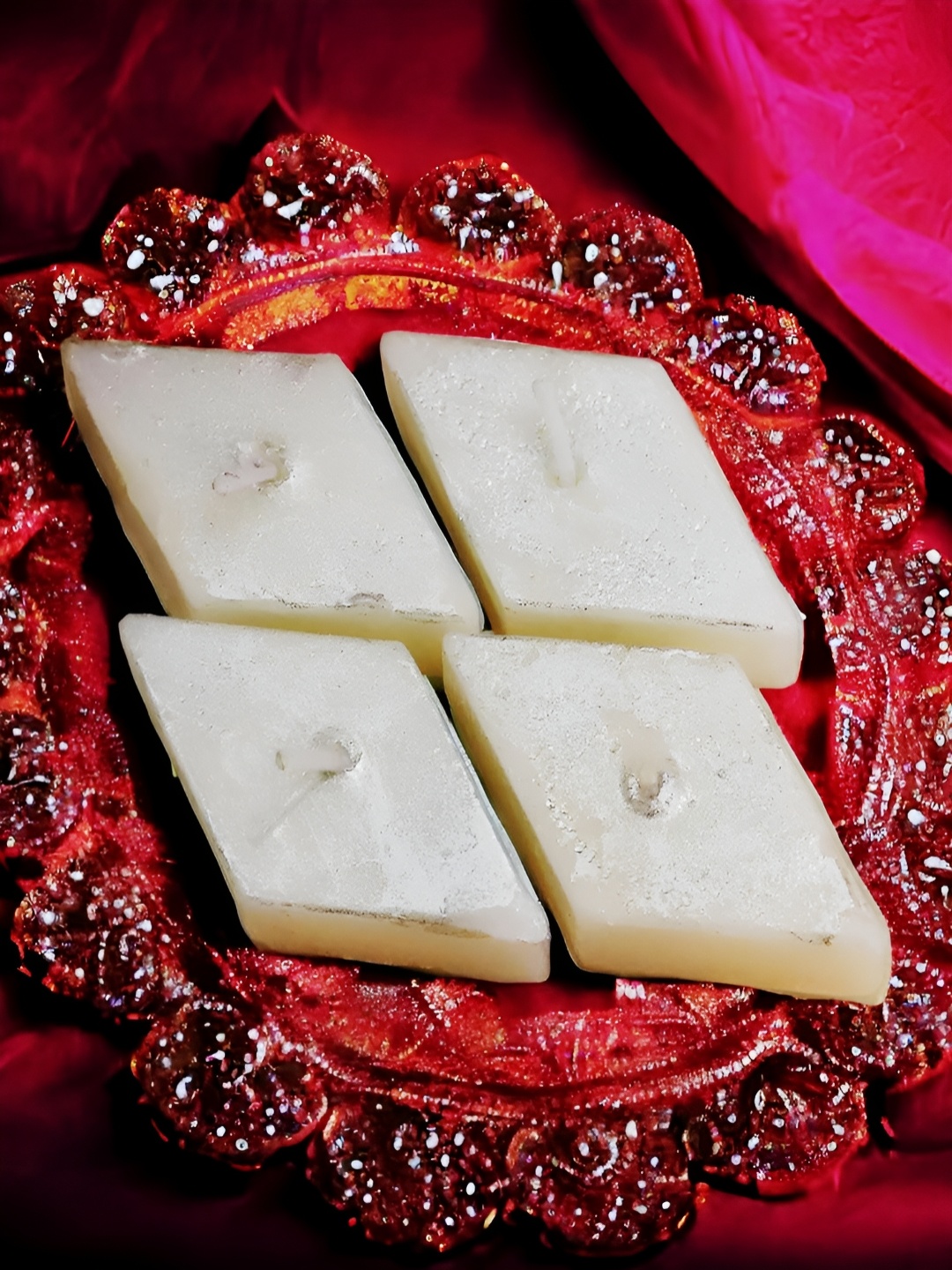 

Atorakushon Off White & Silver-Toned 4 Pieces Barfi Shape Scented Candles