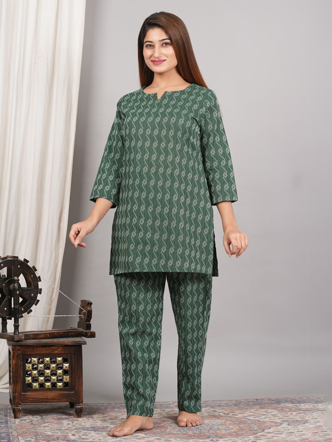 

DHANOTA Women Printed Night Suit Set, Green