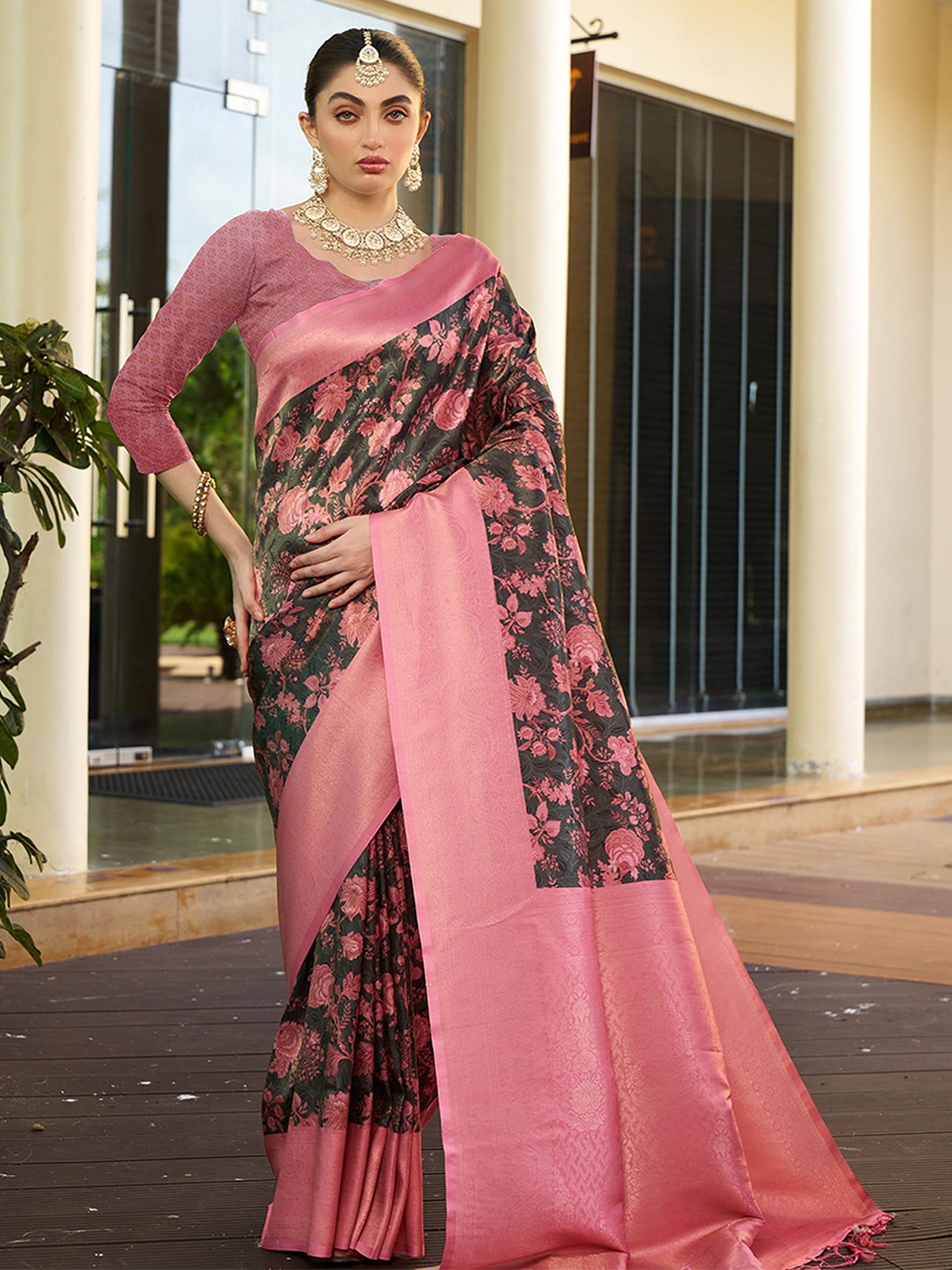 

KAYOMMI Floral Woven Design Zari Pure Silk Kanjeevaram Saree, Black