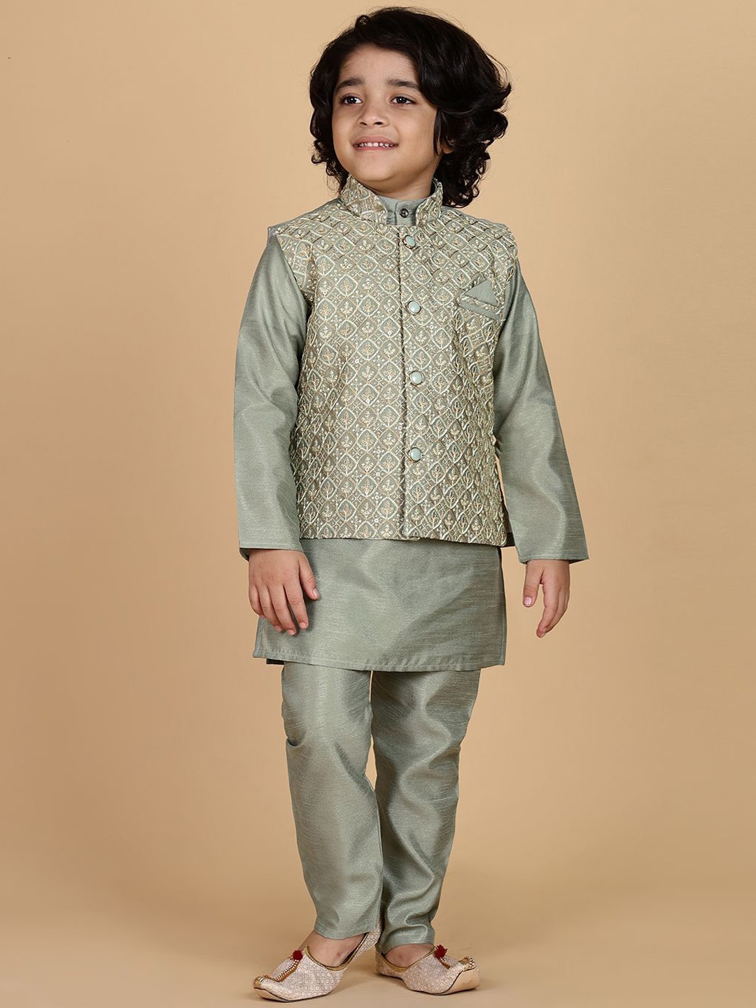 

Ridokidz Boys Mandarin Collar Straight Kurta With Pyjama & Nehru jacket, Green