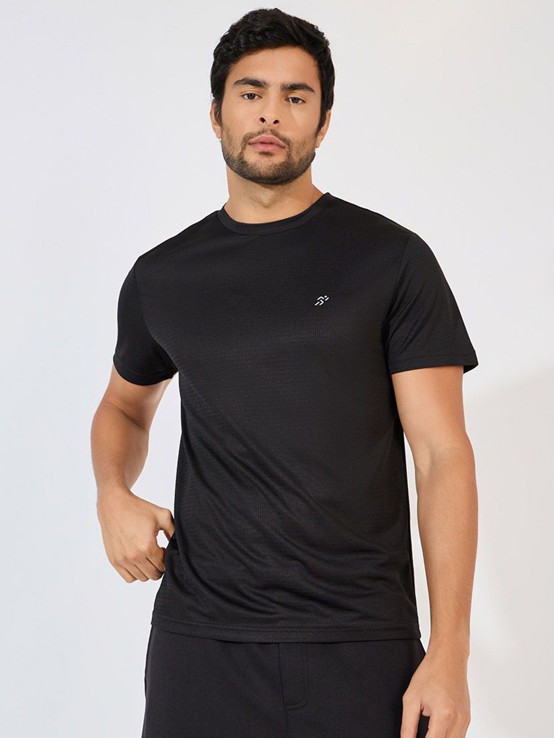 

Styli Men Solid Round Neck T-shirt, Black