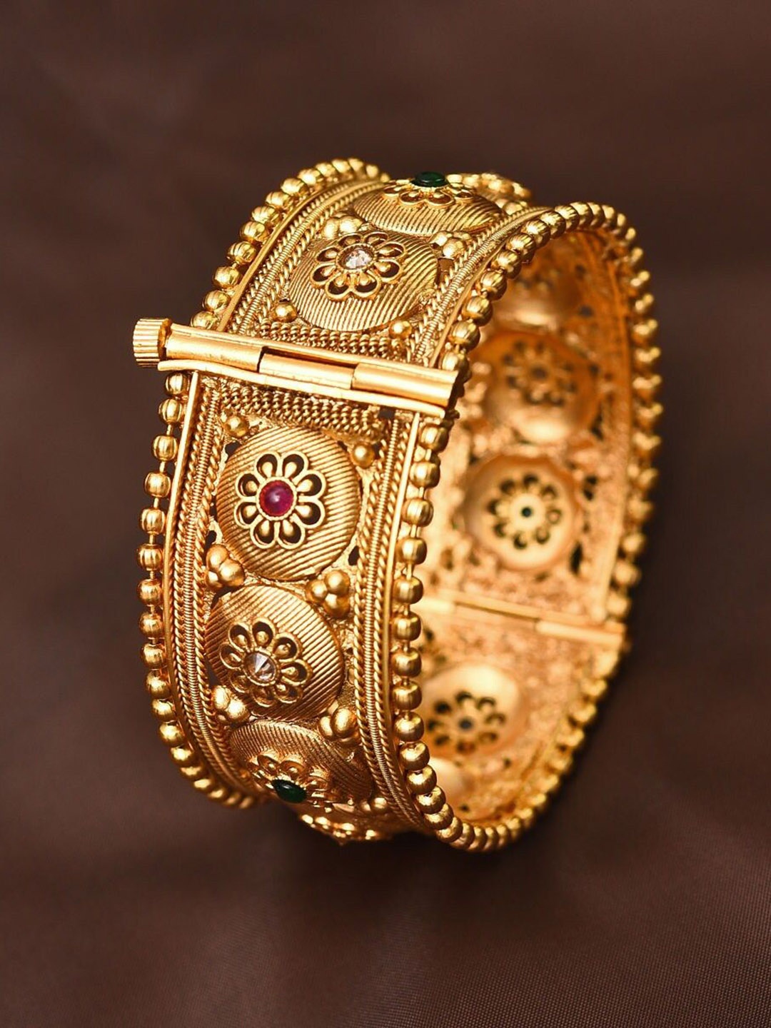 

JAYPORE Stone-Studded Bangle, Gold