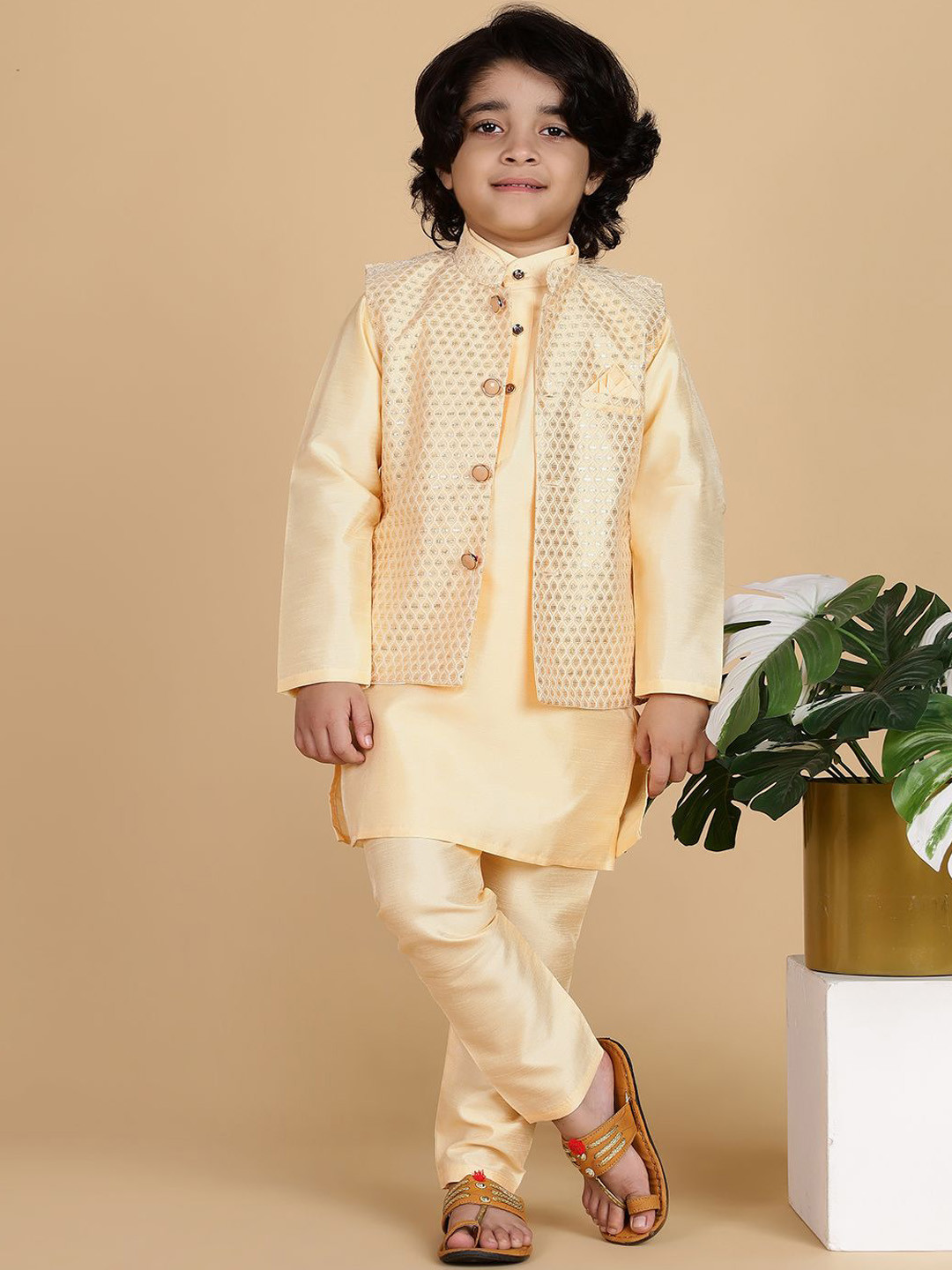

Ridokidz Boys Mandarin Collar Straight Kurta With Pyjama & Nehru jacket, Cream