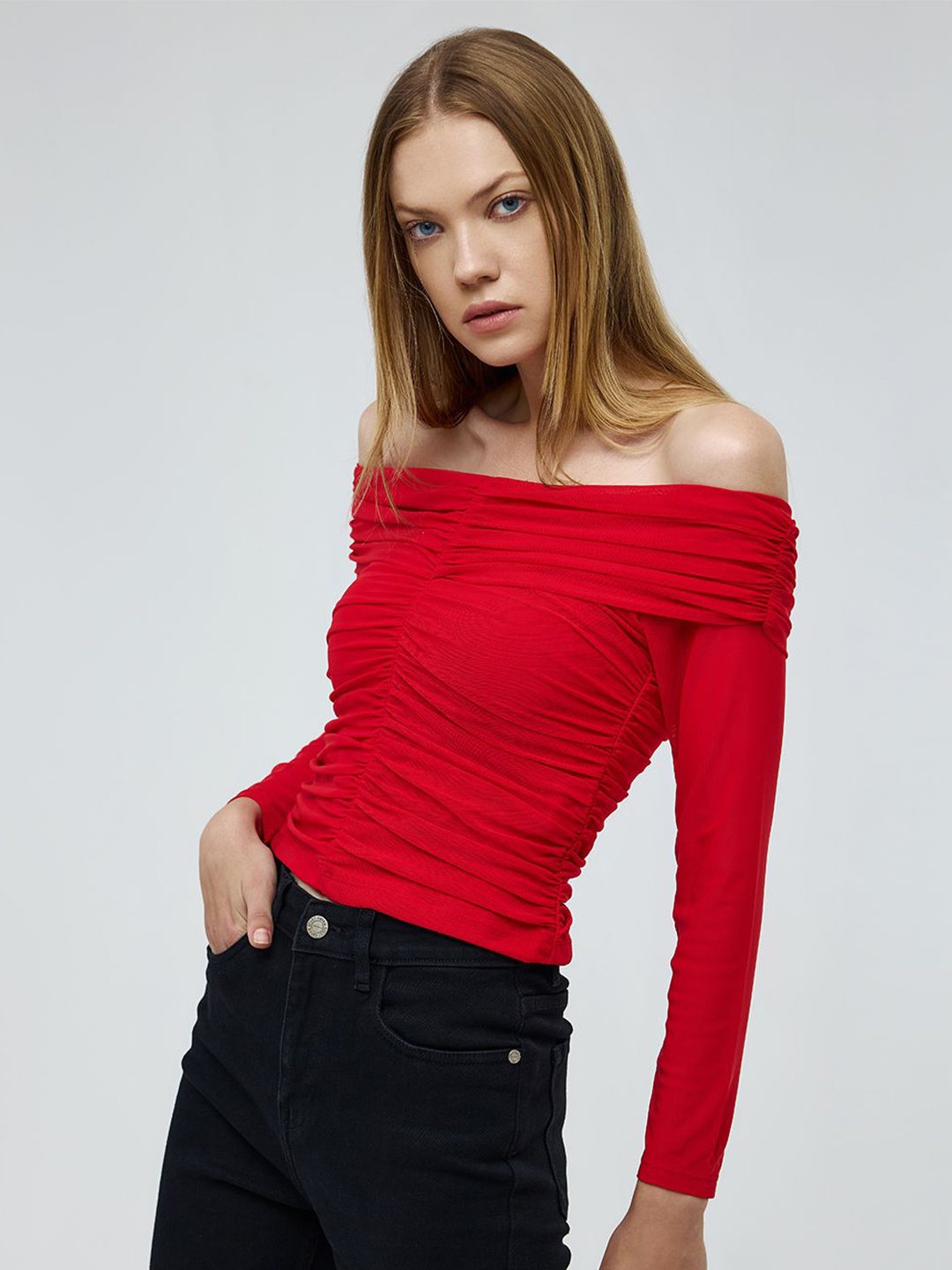 

COVER STORY Off-Shoulder Top, Red