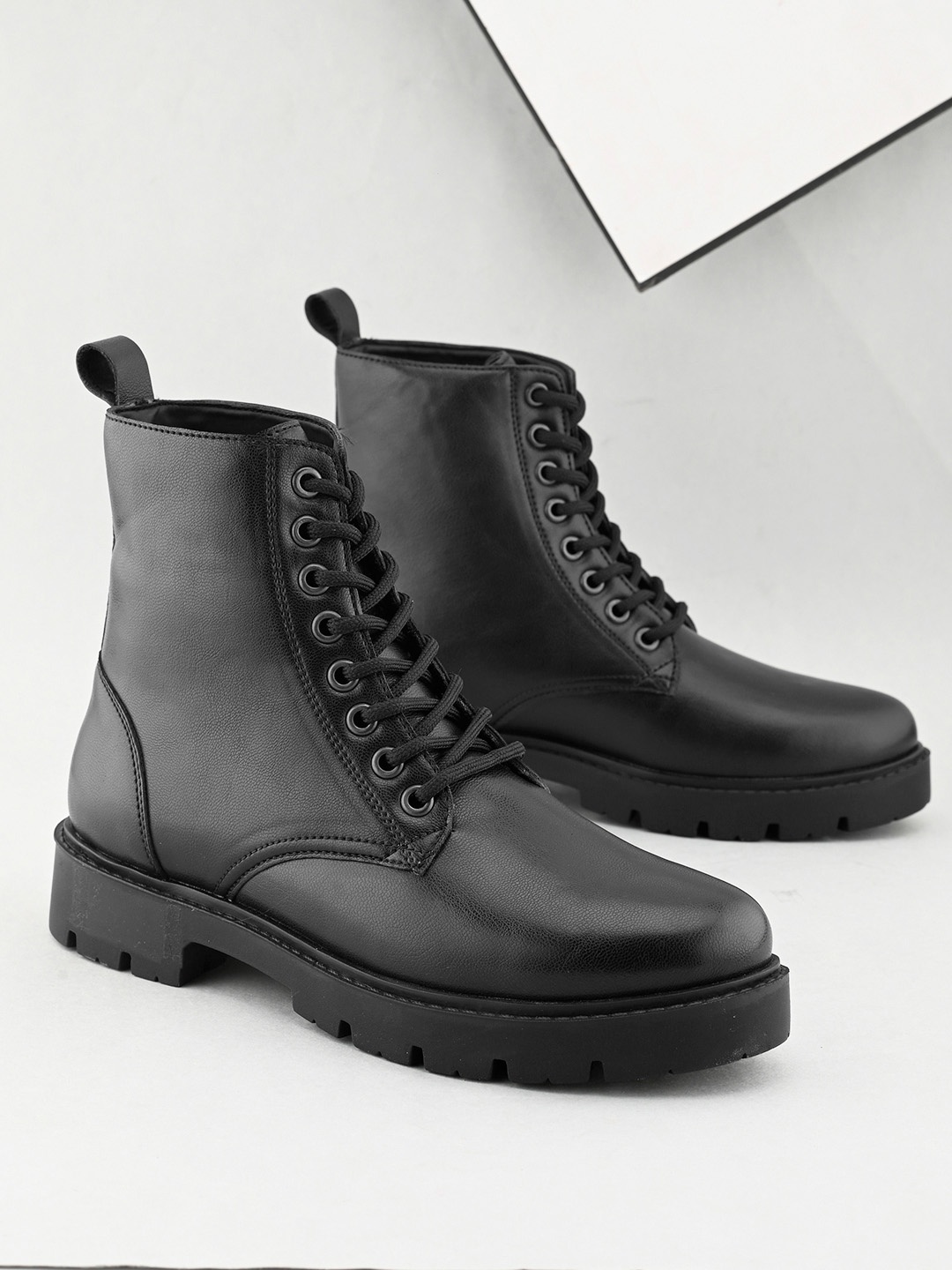 

The Roadster Lifestyle Co Women Lace Up Boots, Black