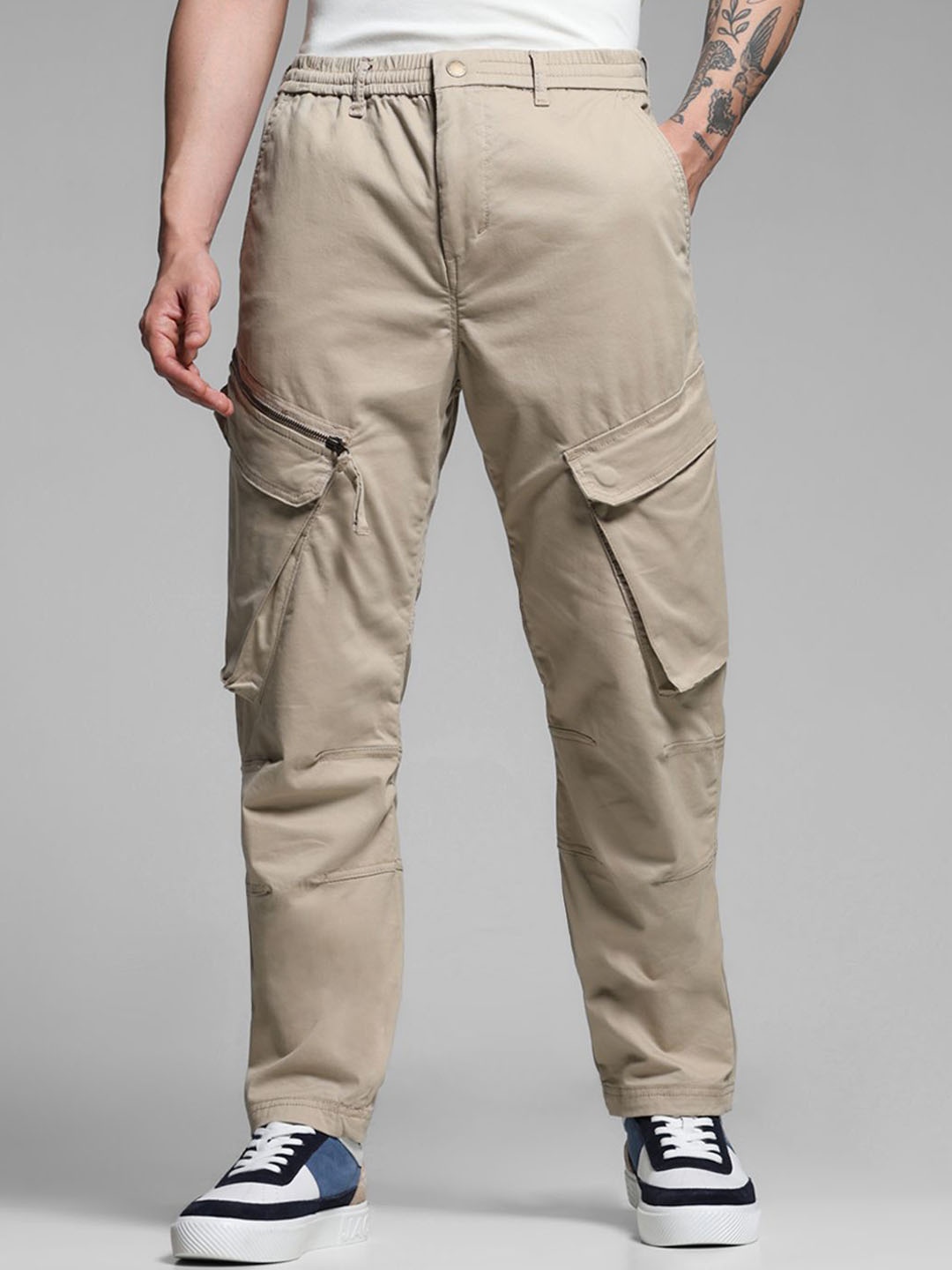 

Jack & Jones Men Mid-Rise Regular Fit Cargos Trousers, Beige